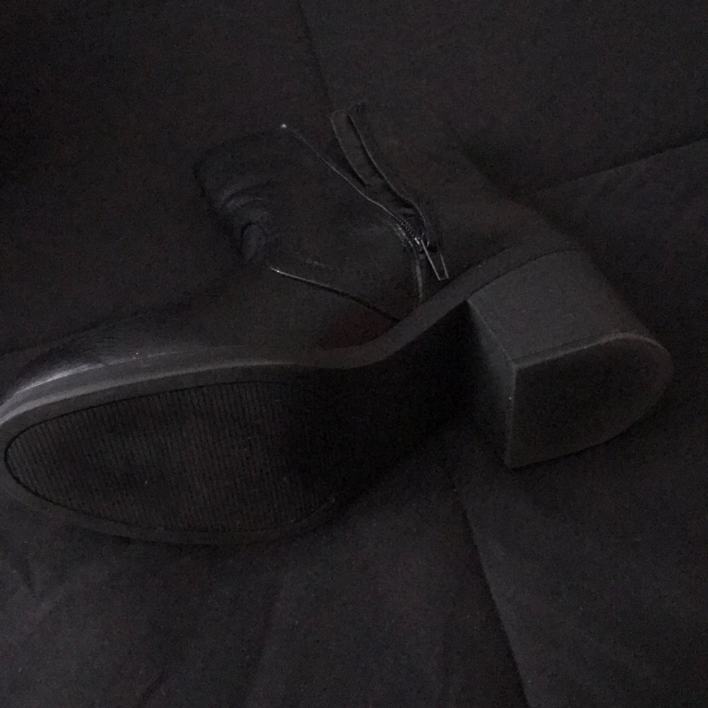 Shoes - Picture 3 of 5